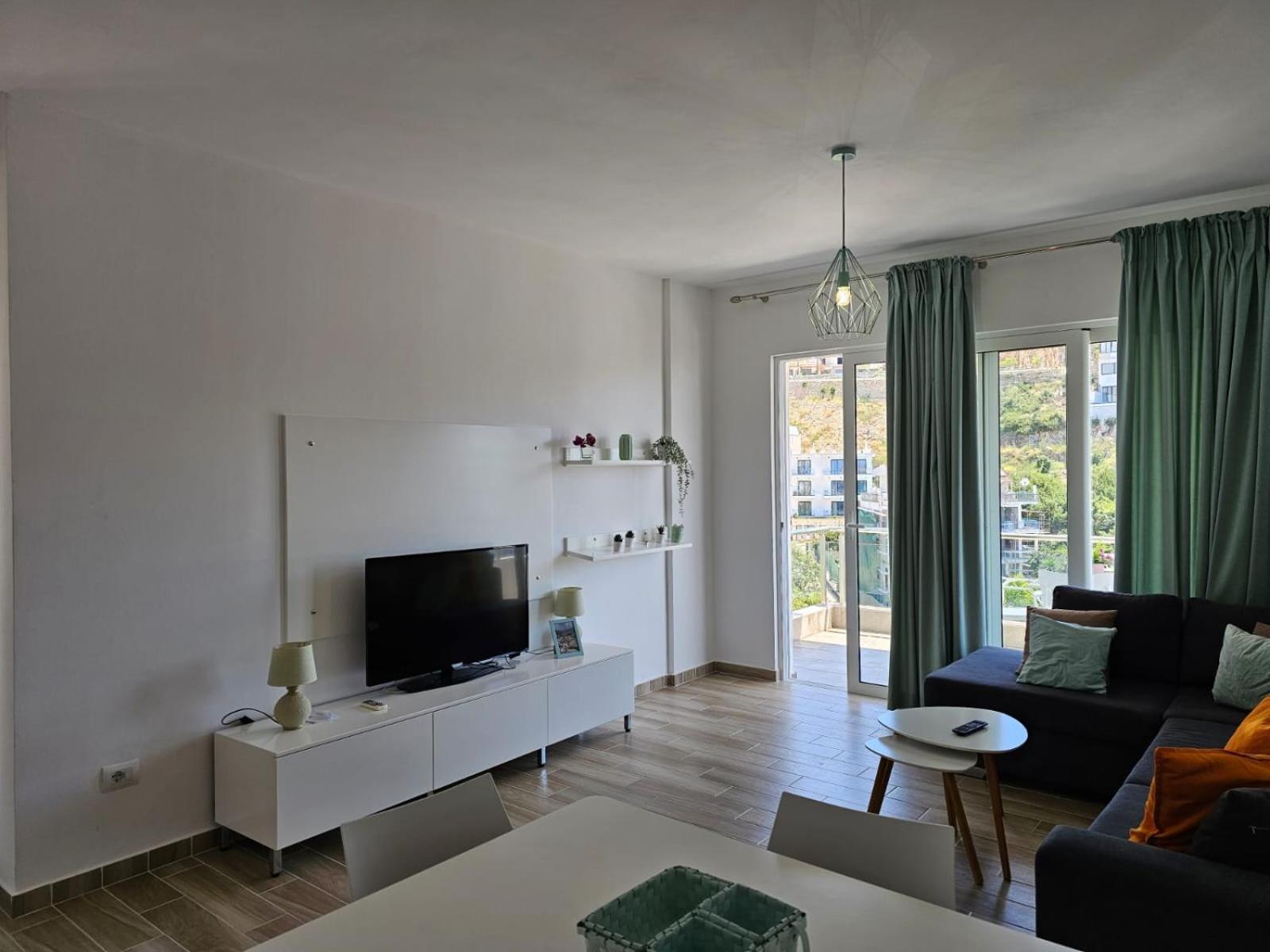 Brand New Apartments Sarandë エクステリア 写真
