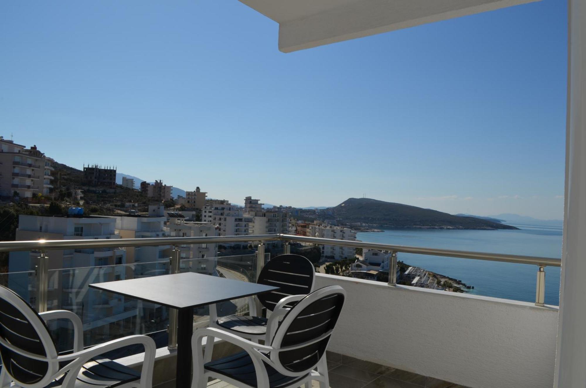 Brand New Apartments Sarandë エクステリア 写真