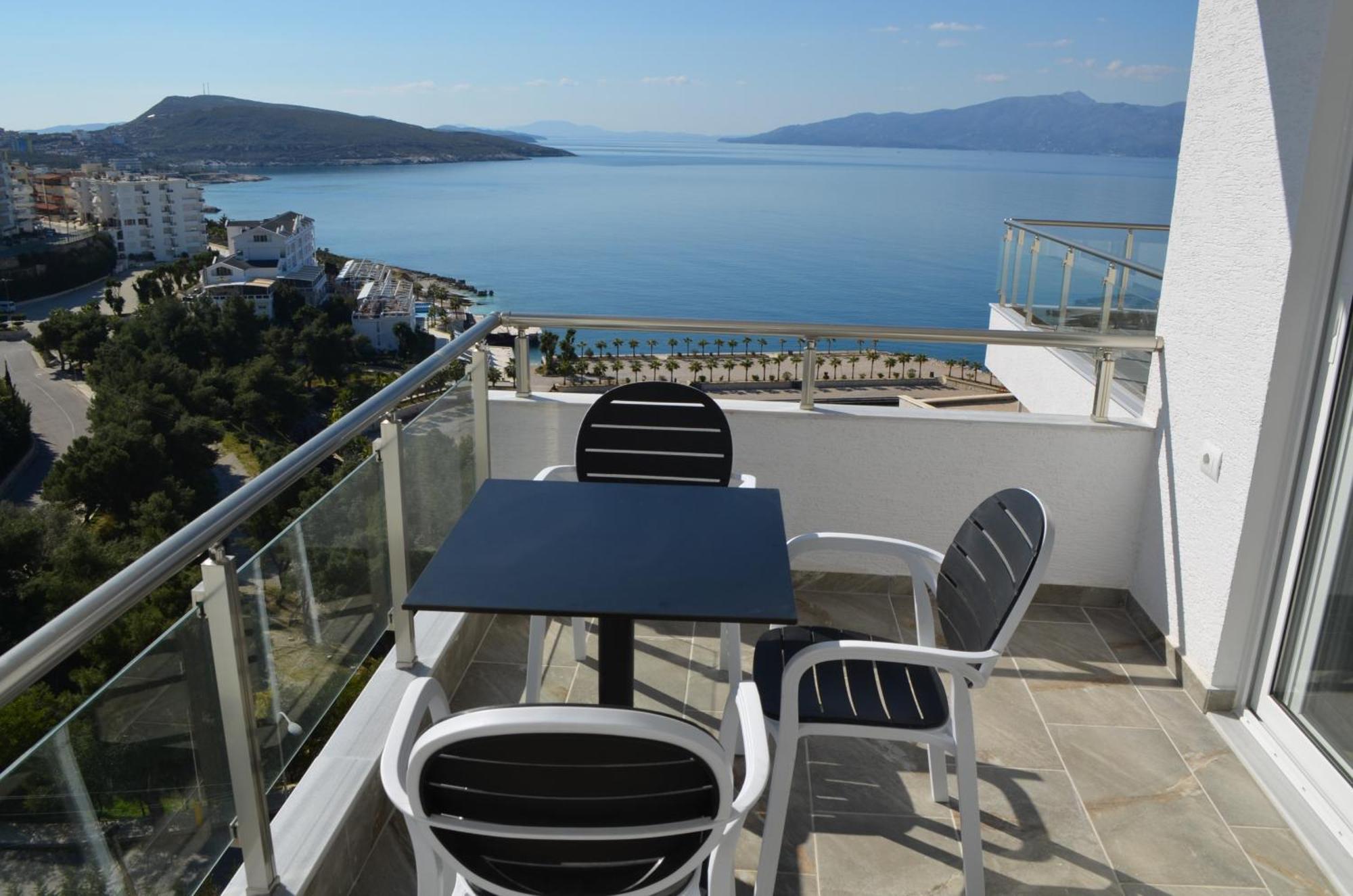 Brand New Apartments Sarandë エクステリア 写真