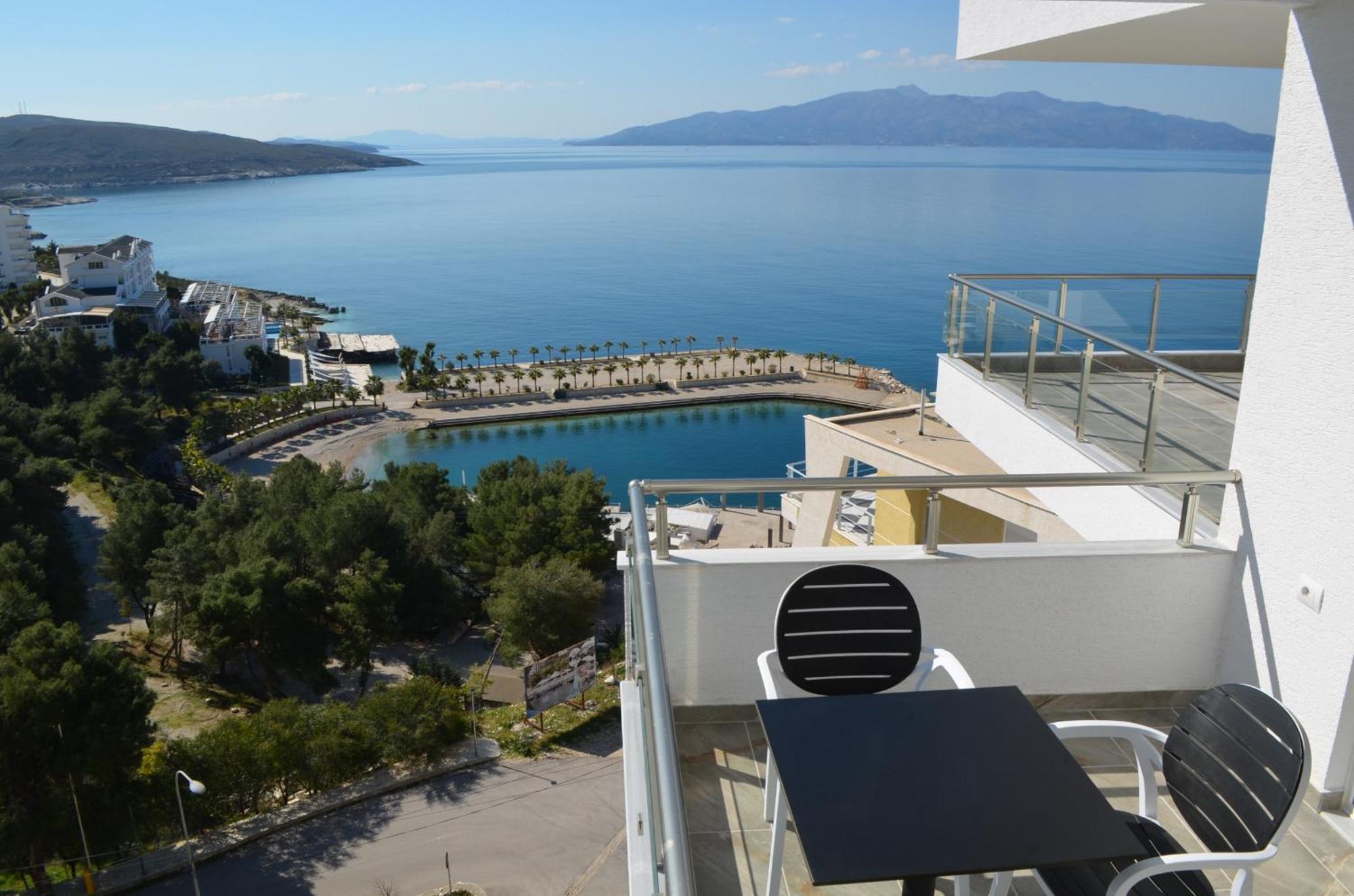 Brand New Apartments Sarandë エクステリア 写真