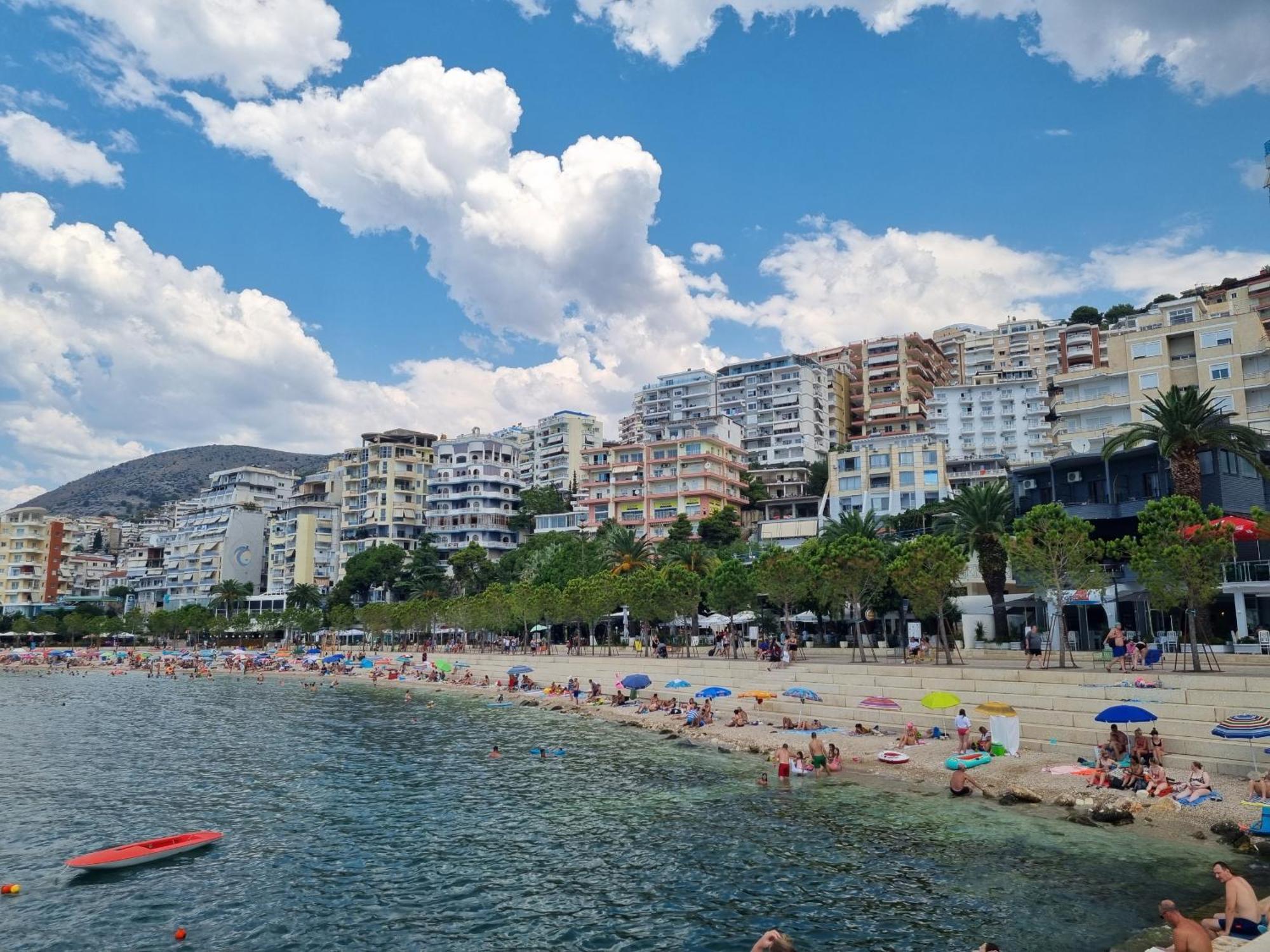 Brand New Apartments Sarandë エクステリア 写真