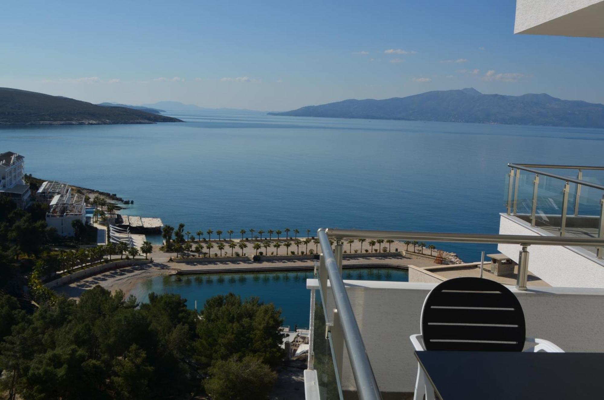 Brand New Apartments Sarandë エクステリア 写真